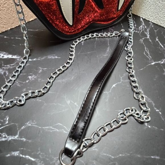 🎃 Glamorous Glitter Vampire Lips Crossbody Bag (NWOT) - Picture 9 of 11